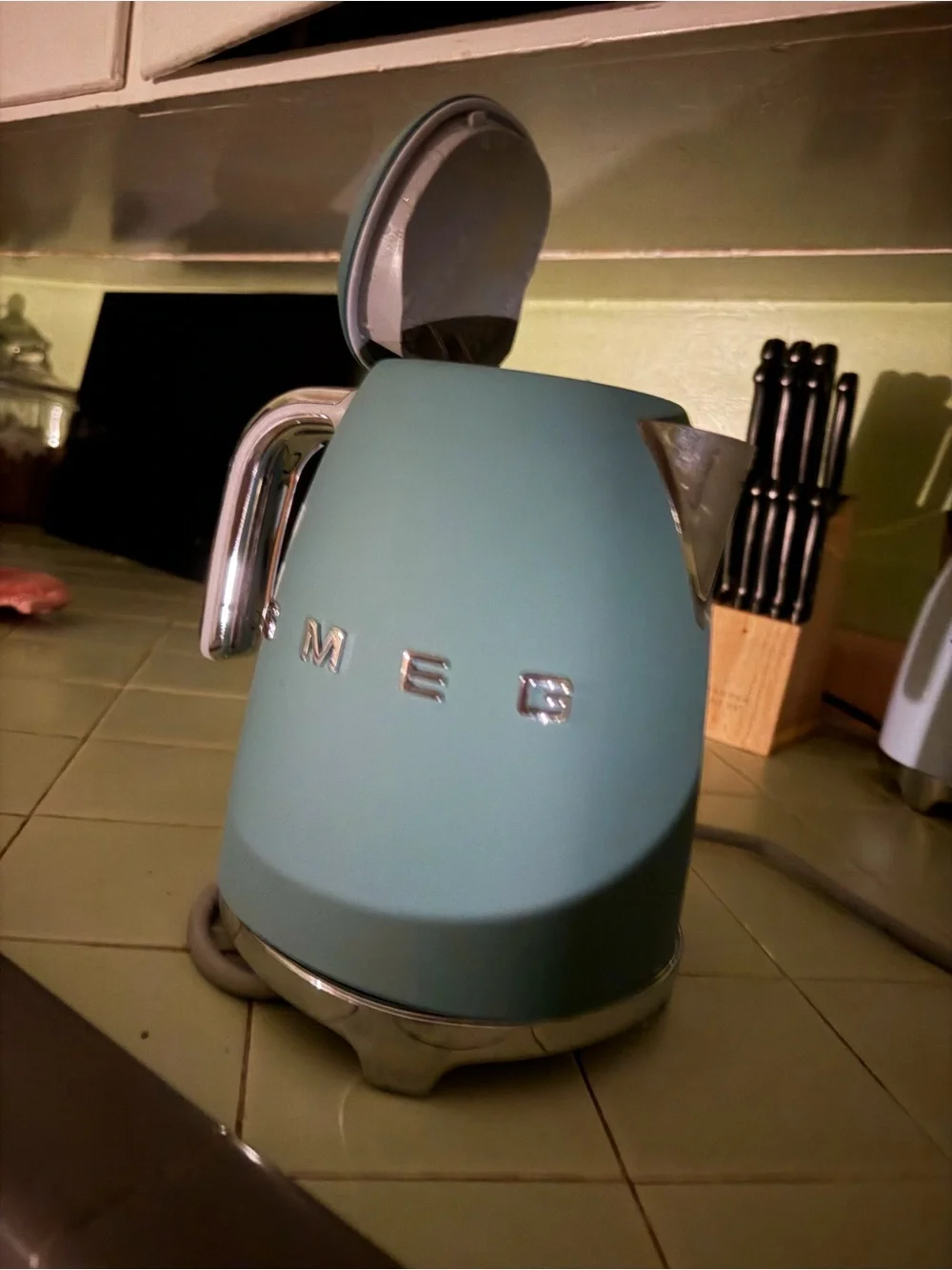 SMEG Retro Electric Kettle in Matte Blue (Jade)